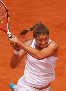 Safina's straight-sets stroll