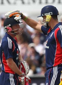 Kevin Pietersen patting Paul Collingwood on the head Jun 08