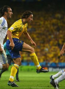 Zlatan rocket stuns champs