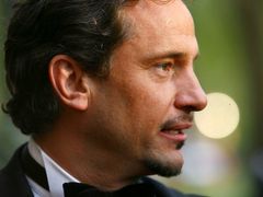 Newport boss Dean Holdsworth