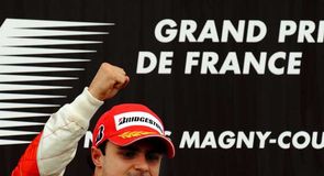 Massa romps to French win