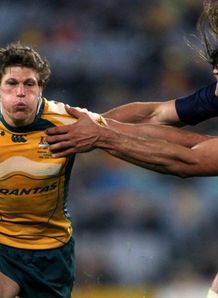 Luke Burgess puts the hand into Chabal