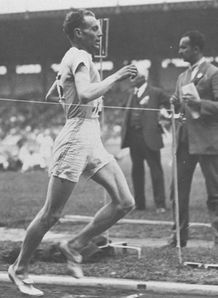 Paavo Nurmi: Two golds within hours. Paavo Nurmi: Two golds within hours.