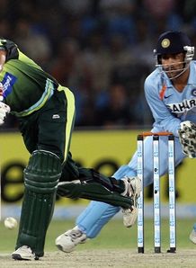 Younis ton inspires hosts