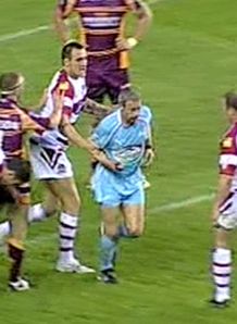 hock grabs ref