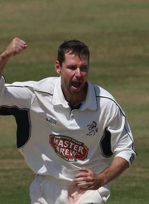 Kent back in contention
