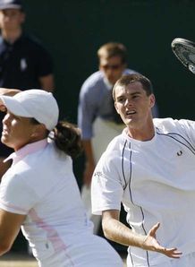 Doubles progress for Murray