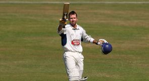 Kent ease to victory