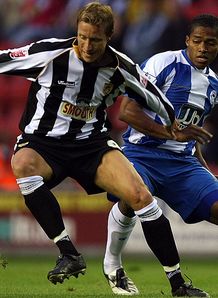 Allsport Neil McKenzie Antonio Valencia Wigan v Notts C