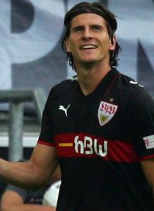 Gomez confims City bid