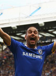 Joe Cole celebrates Chelsea v Portsmouth