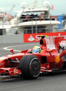 Massa takes Valencia pole