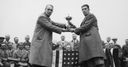 1929: Ryder hands the cup to Duncan