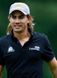 Villegas edges ahead