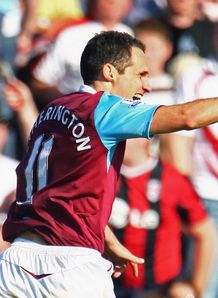 Hammers see off 10-man Fulham