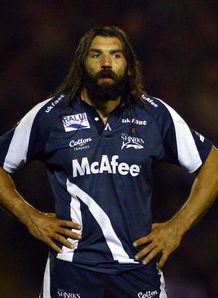 Chabal weighs up Sale exit