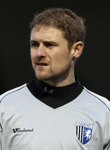 Royce commits to Gills