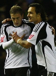 Late Davies goal denies Blues