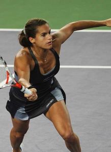 Mauresmo splits from coach