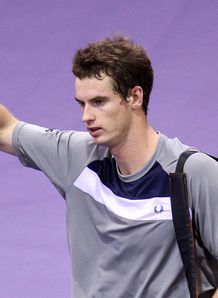 Murray eases through