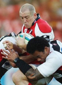 Mike Tindall wrapped up by Biarritz Mike Tindall wrapped up by Biarritz
