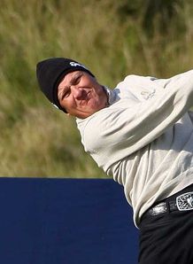 Duo battle to one-shot lead 