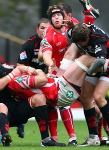 Saracens crash to Scarlets