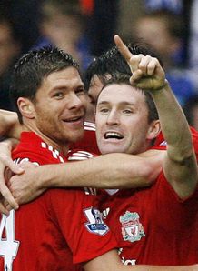 Liverpool and xabi Alonso celebrate their winning goal at Stamford Bridge against Chelsea