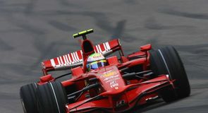 Massa on pole, Lewis fourth