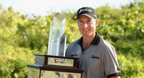 Furyk edges out Harrington