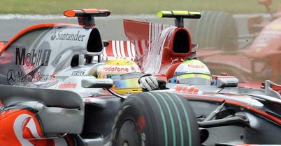 Lewis Hamilton collides with Felipe Massa Japanese GP 12/10/2008