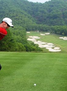 Aussies share World Cup lead
