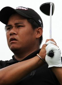 Nirat soars to Sentosa lead