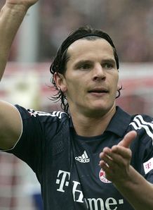 Van Buyten admits Arsenal liking
