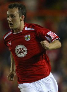 Glovers re-sign Williams