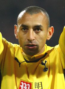 Gomes happy to stay at Spurs