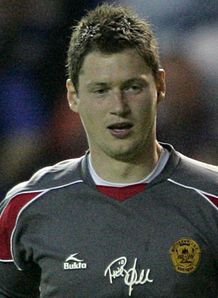 Seagulls swoop for keeper
