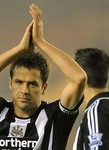 Middlesbrough-v-Newcastle-Michael-Owen-salute_1554559.jpg