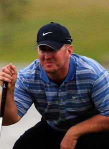 Palmer leads, Duval looms