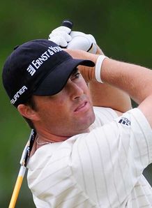 Palmer soars on late birdie