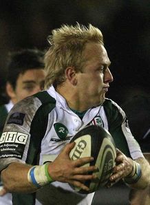 Seven-try romp puts Irish top
