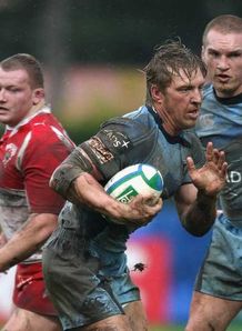Blues win Biarritz battle