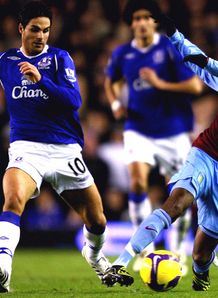 Mikel Arteta Ashley Young Everton v Aston Villa