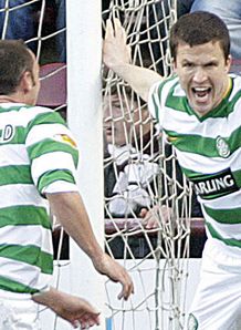 Gary Caldwell goal celeb Hearts v Celtic