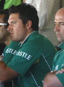 Aussies defy brave Proteas