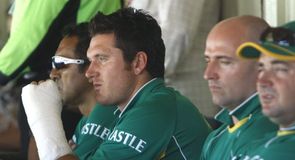 Aussies defy brave Proteas