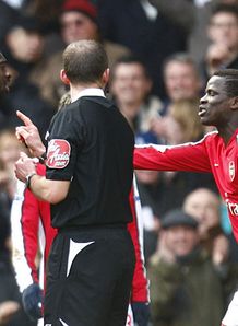 Emmanuel Eboue sent off Spurs v Arsenal Premier League