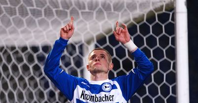 Hertha re-sign Pole