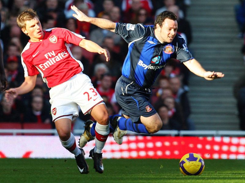 http://img.skysports.com/09/02/800x600/Arsenal-v-Sunderland-Andrei-Arshavin-Andy-Rei_1896970.jpg