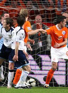 Van Persie blow for Dutch